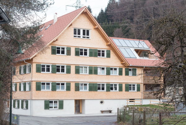 Preis Kategorie Sanierung/Erweiterung: Sanierung MFH Maurer; Bauherr: Maurer Reinhard; Planung: Baukultur Management GmbH, Schwarzenberg; Ausfhrung: Flatz Holzbau, Alberschwende