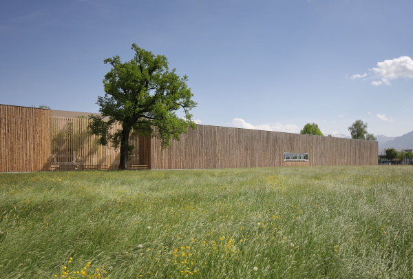 Anerkennung Kategorie �ffentlicher Bau: Altstoffsammelzentrum Hofsteig, Lauterach; Bauherr: Gemeindeverband Altstoffsammelzentrum, Hofsteig; Planung: Hermann Kaufmann + Partner, Schwarzach, Architekturb�ro DI Christian Lenz, Schwarzach; Ausf�hrung: i+R Holzbau, Lauterach; Baumeisterarbeiten: I+R Bau, Lauterach
