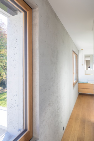 Beton im Innenraum lsst einen die Aussengestaltung erleben.