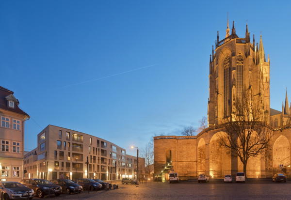 Das Erfurter Domquartier von OsterwoldSchmidt Ex!pander Architekten liegt direkt neben dem hochgotischen Domchor.
