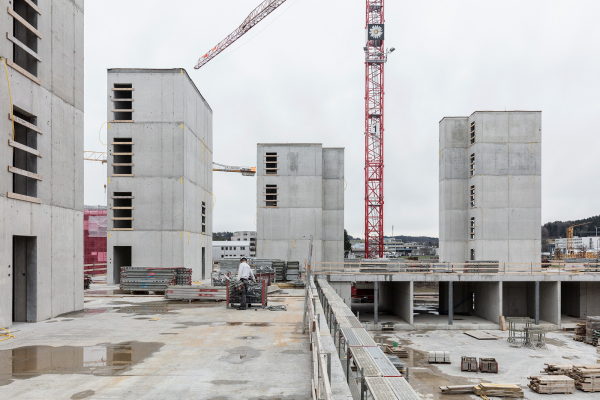 Baustelle mit Treppenkernen