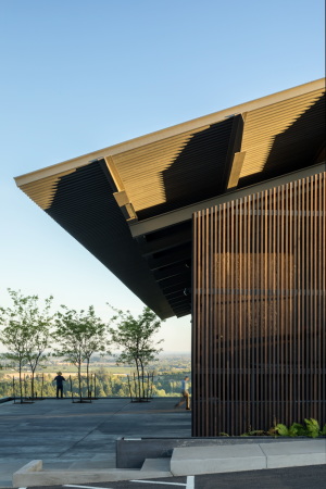 Weingut bei Portland von Waechter Architecture