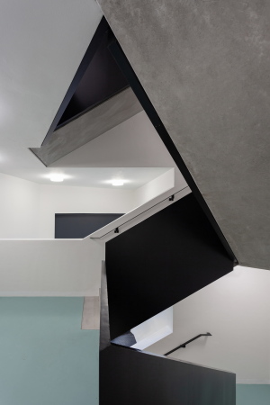 Moderne Formensprache und designaffine Materialisierung im Inneren...