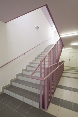 Die Etagen sind farblich differenziert.