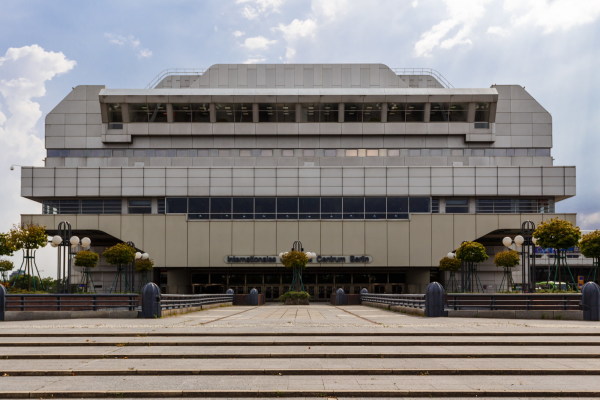 Die Tren des ICC werden noch fr einige Jahre verschlossen bleiben, doch dass das Haus zuknftig als Kongress- und Kulturzentrum genutzt werden soll, ist nun beschlossene Sache. Foto: Sebastian Rittau / Wikimedia Commons / CC BY 4.0