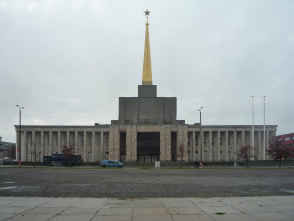 Der Zustand der Hauptfassade nach der nutzungsunabh�ngigen Sanierung 2016.