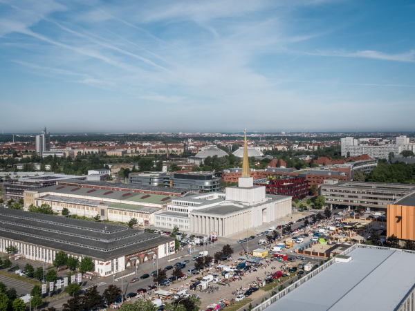 In dem leerstehenden hinteren Teil der Ausstellungshalle ist noch Platz f�r ein paar Jahre Stadtgeschichte.