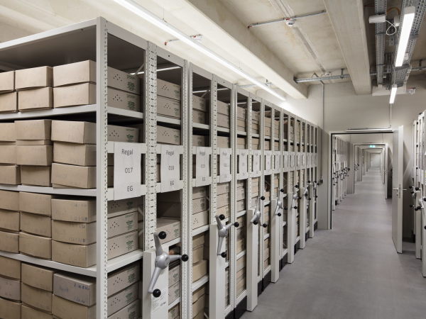 Rollregale im Magazin