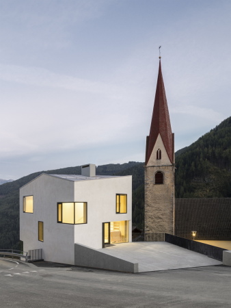 Neue Architektur in Sdtirol: Haus der Vereine von Stifter + Bachmann Architekten in Schalders