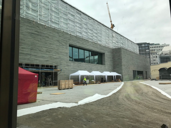 Herbst 2019. Haupteingang im Innenhof