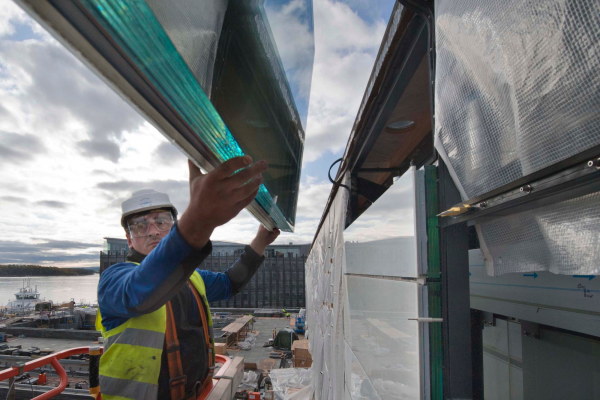 Lichthalle im Oktober 2019: Das uere Deckglas wird aufgesetzt.