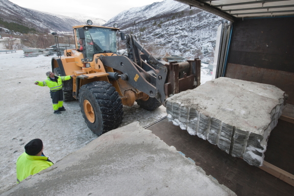 Februar 2016. Die Architekten bestanden darauf, dass norwegischer Schiefer verwendet wird.