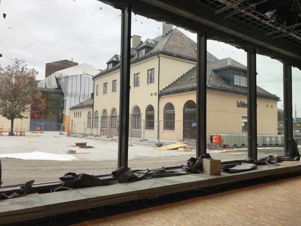 Herbst 2019. Blick vom k�nftigen Restaurant auf die Bauten des alten Bahnhofs