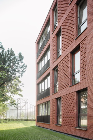 Smtliche Auenffnungen sind bodentief ausgefhrt.