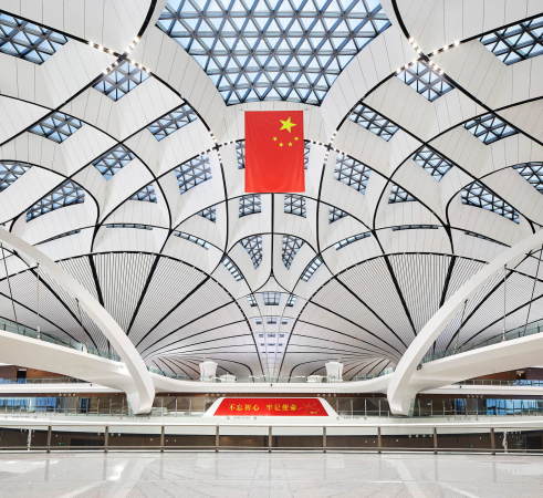 Die Erffnung des Flughafens fand kurz vor dem Nationalfeiertag statt  am 1. Oktober feiert die Volksrepublik Chinas ihr siebzigjhriges Bestehen.