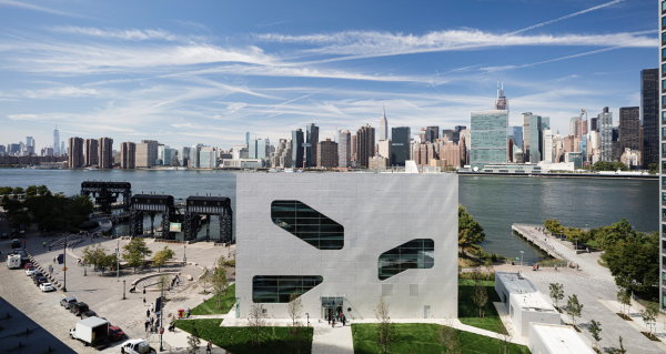 Cool: Beton in Metallic-Optik vor Manhattans Skyline.