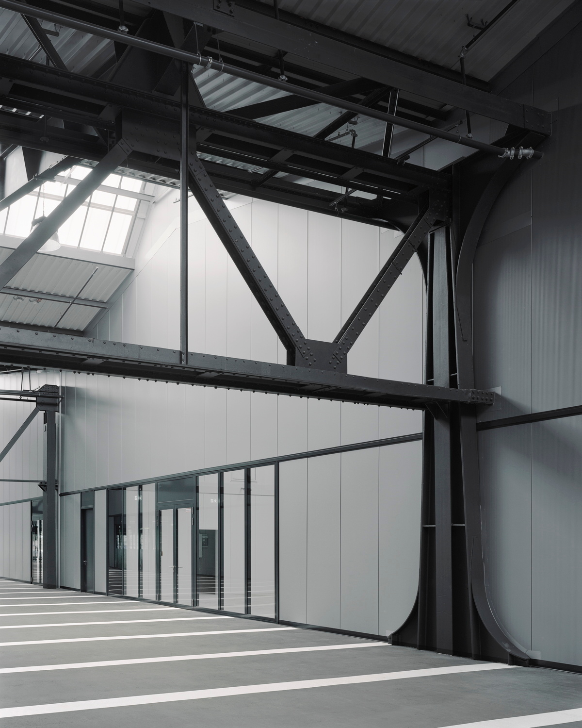 Umbau In Hannover Von Aff Architekten Und Topotek 1 Guterbahnhof In Schwarz Weiss Architektur Und Architekten News Meldungen Nachrichten Baunetz De