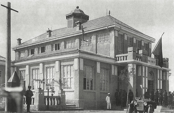Parlamentsgebude in Tirana von Wolfgang Khler, 191020