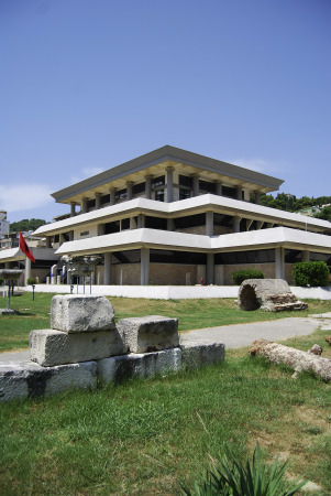 Archologisches Museum in Durrs von Klement Kolaneci und Ihsan Prushi, 19842003
