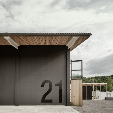 Umbau bei Salzburg von Dunkelschwarz