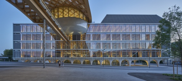 Die �Cite du Temps� bietet zwei gro�e Ausstellungen und im obersten Geschoss Konferenzr�ume.