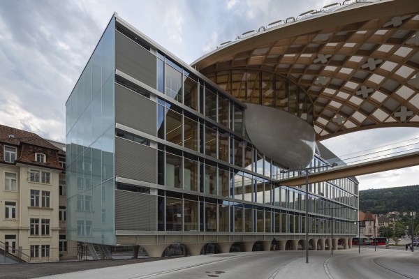 80 x 17 x 28 Meter misst der Quader der �Cite du Temps�.