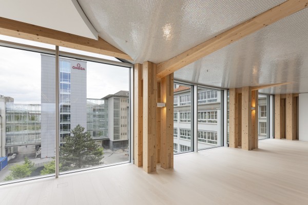 Blick aus der �Cit� du Temps� zum Fabrikgeb�ude f�r Omega.