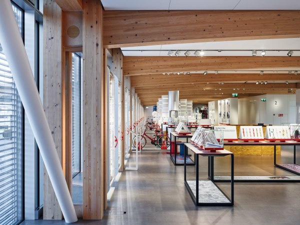 Insgesamt wurden in den Geb�uden 1.997 Kubikmeter Holz von Schweizer Fichten verbaut.