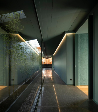 Blick zum zentralen Gebude.