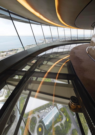 Die Mechanik des Drehrestaurants ist nun sichtbar.