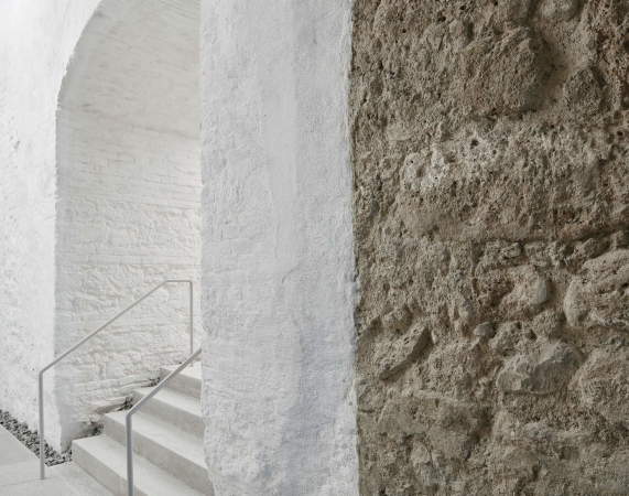 Durch die labyrinthartigen Gew�lbe...