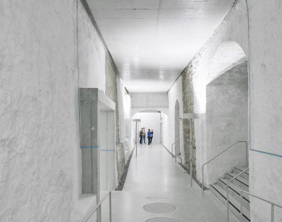 ...und Einbauten erg�nzt.