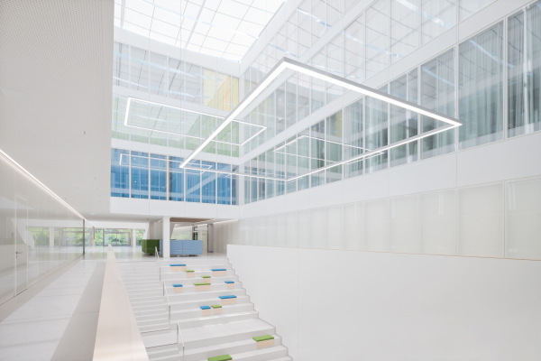 Krebsforschungszentrum von Heinle Wischer und Partner