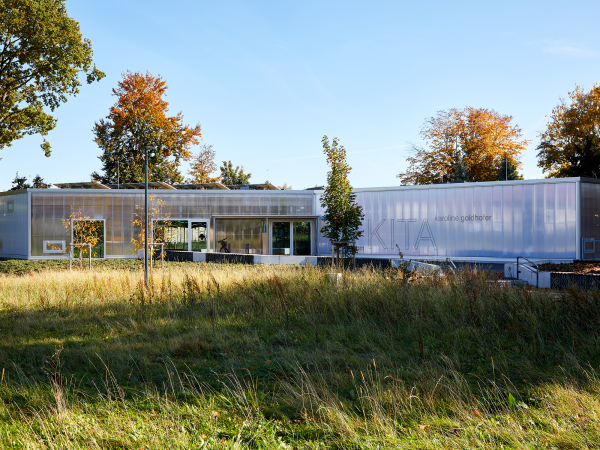 Mit der Karoline-Goldhofer-KiTa in Memmingen haben heilergeiger architekten  ein Gebäude realisiert, in dem neue Wege der Nachhaltigkeit und der Pädagogik gleichermaßen wichtig sind.