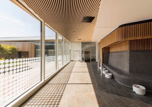 Sportbad Friedrichshafen von Behnisch Architekten