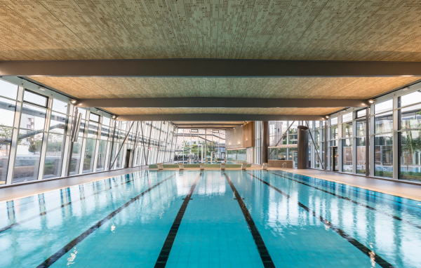 Sportbad Friedrichshafen von Behnisch Architekten