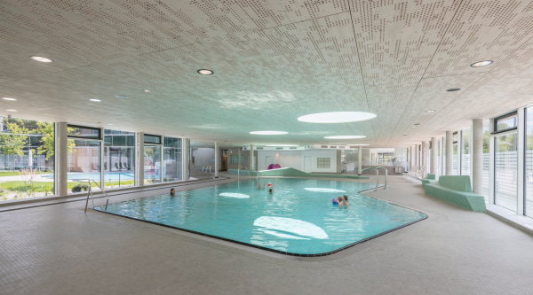 Sportbad Friedrichshafen von Behnisch Architekten