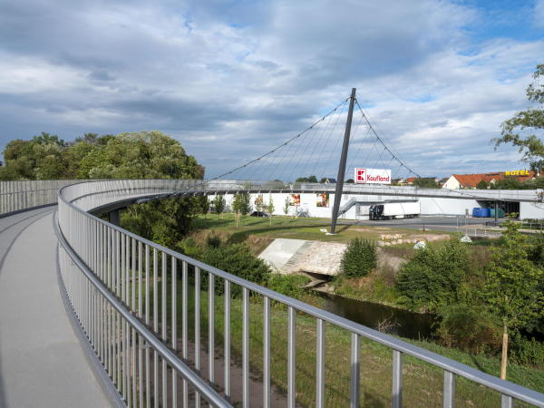 Fu- und Radwegbrcke von Sauerzapfe Architekten