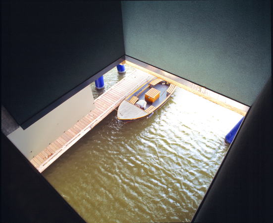 Das Silodam verfgt ber eine automatische Tiefgarage, aber Mobilitt kann hier auch bedeuten, das Boot zu nehmen. Foto: Rob 't Hart