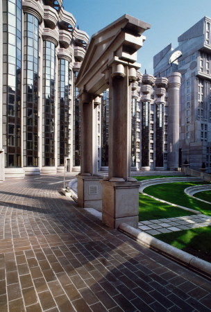 Ricardo Bofill – Taller de Arquitectura: Les Espaces d’Abraxas, Marne La Vallée,  1982