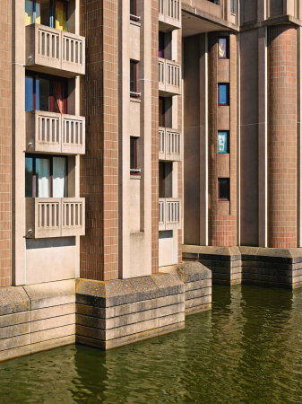 Ricardo Bofill  Taller de Arquitectura: Les Arcades du Lac, Saint-Quentin-En-Yvelines, Paris, 1982