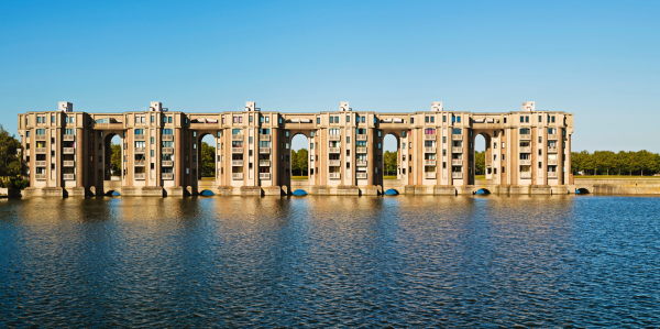 Ricardo Bofill  Taller de Arquitectura: Les Arcades du Lac, Saint-Quentin-En-Yvelines, Paris, 1982