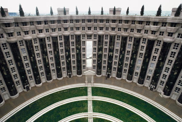 Ricardo Bofill  Taller de Arquitectura: Les Espaces dAbraxas, Marne La Valle,  1982