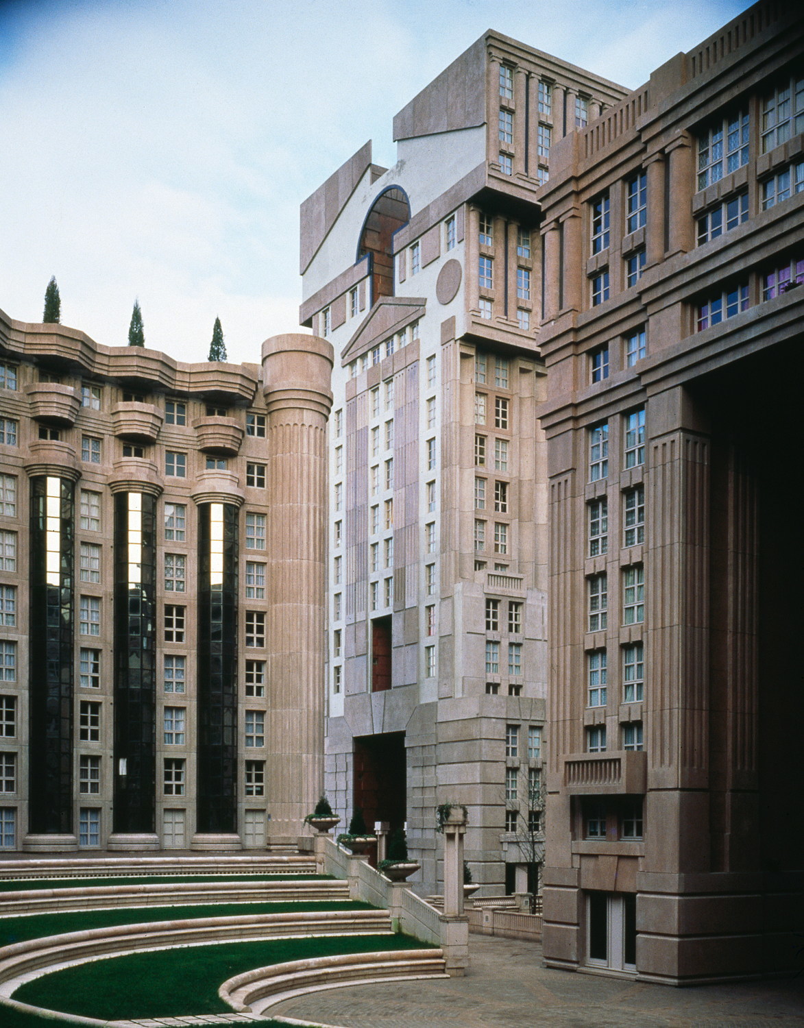 80 Jahre Ricardo Bofill Hexenmeister Der Postmoderne Architektur Und Architekten News Meldungen Nachrichten Baunetz De 80 Jahre Ricardo Bofill Hexenmeister Der Postmoderne Architektur Und Architekten News Meldungen Nachrichten Baunetz De