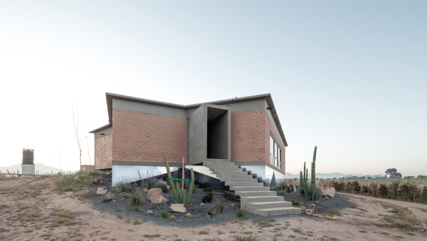 Das zentrale Eingangsgeb�ude.