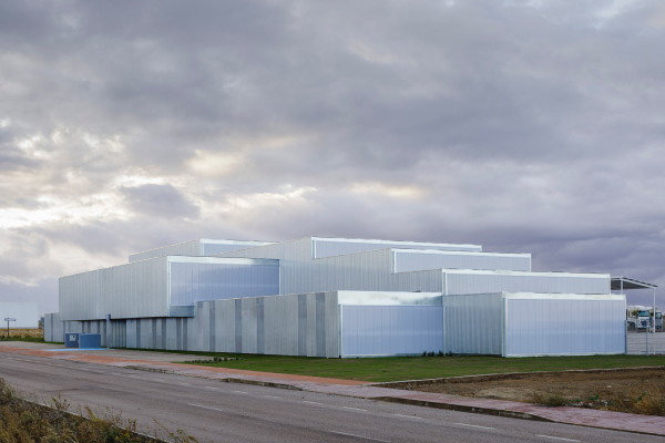 Industriehalle von Estudio Arquitectura Hago in Spanien