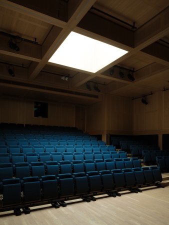 Ein Lichtschacht bringt Tageslicht ins Auditorium.