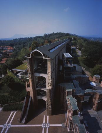 Andrea Brunos Umbau (1979-84/1993-99) des Castello di Rivoli bei Turin zeigt eine archologische Rekonstruktion und die klare Umsetzung der Charta von Venedig (1964).