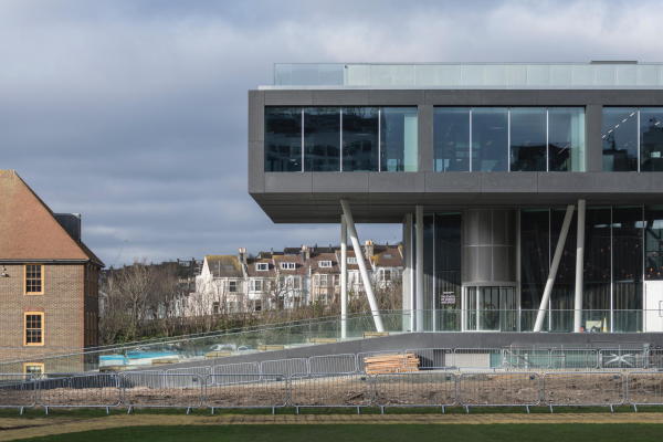 Bruch mit räumlichen Traditionen: das neue OMA-Gebäude des Brighton College