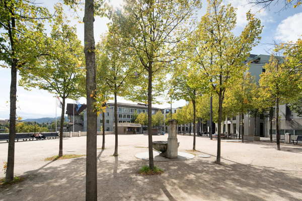 Da Autos den Blick vom Theaterplatz auf die Limmat kaum genieen knnen, werden sie nun eine Etage weiter unten in der Tiefgarage geparkt...